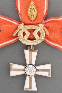 Крест Свободы II-класса за военные заслуги с дубовыми листьями